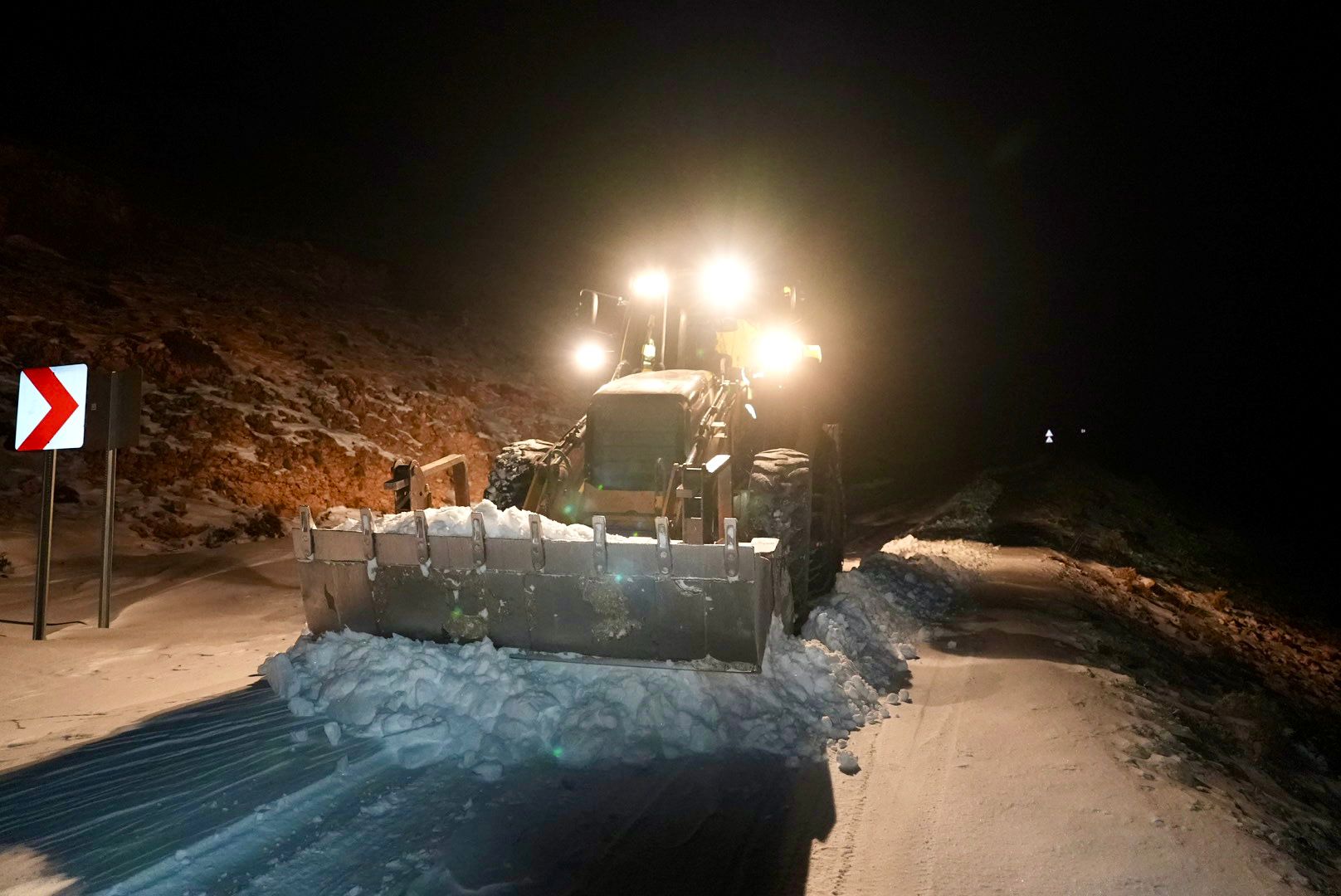 Evdilek Yaylası’nda Karda Mahsur Kalan Vatandaşları Erdemli Belediyesi Ekipleri Kurtardı