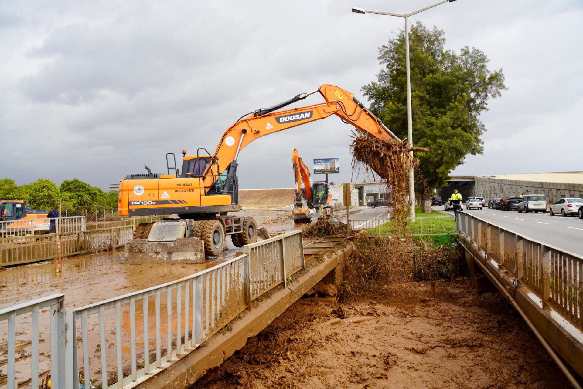 Erdemli Belediyesi Ekipleri Sahada