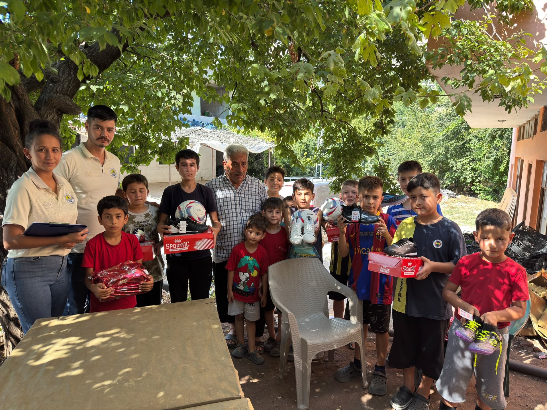 Çamlılı çocukların krampon ve top hayali gerçek oldu